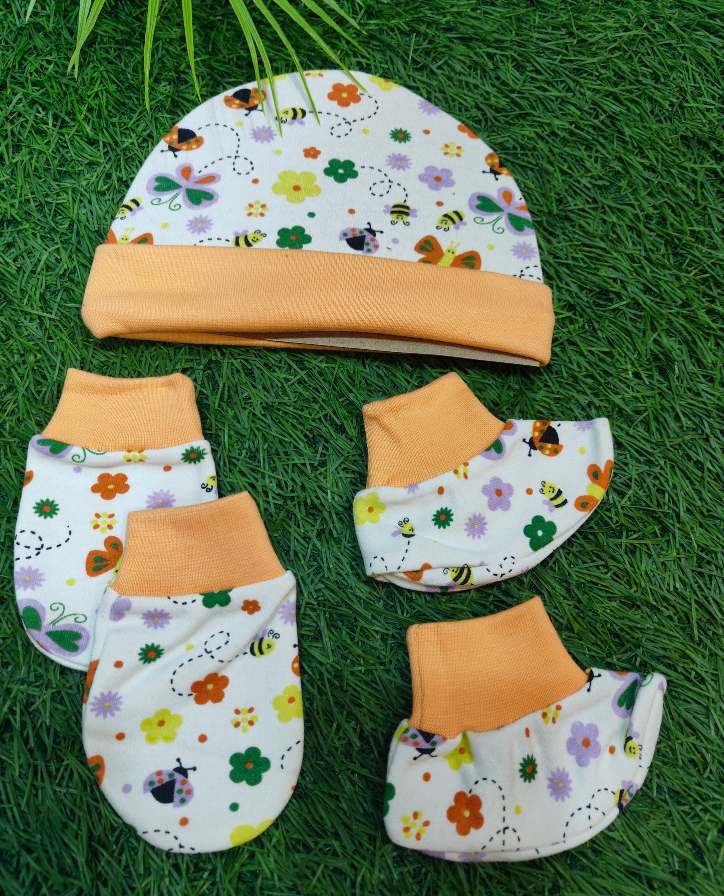 Cute Print Capmitten 3 Pc Set ( Best one dispatched)