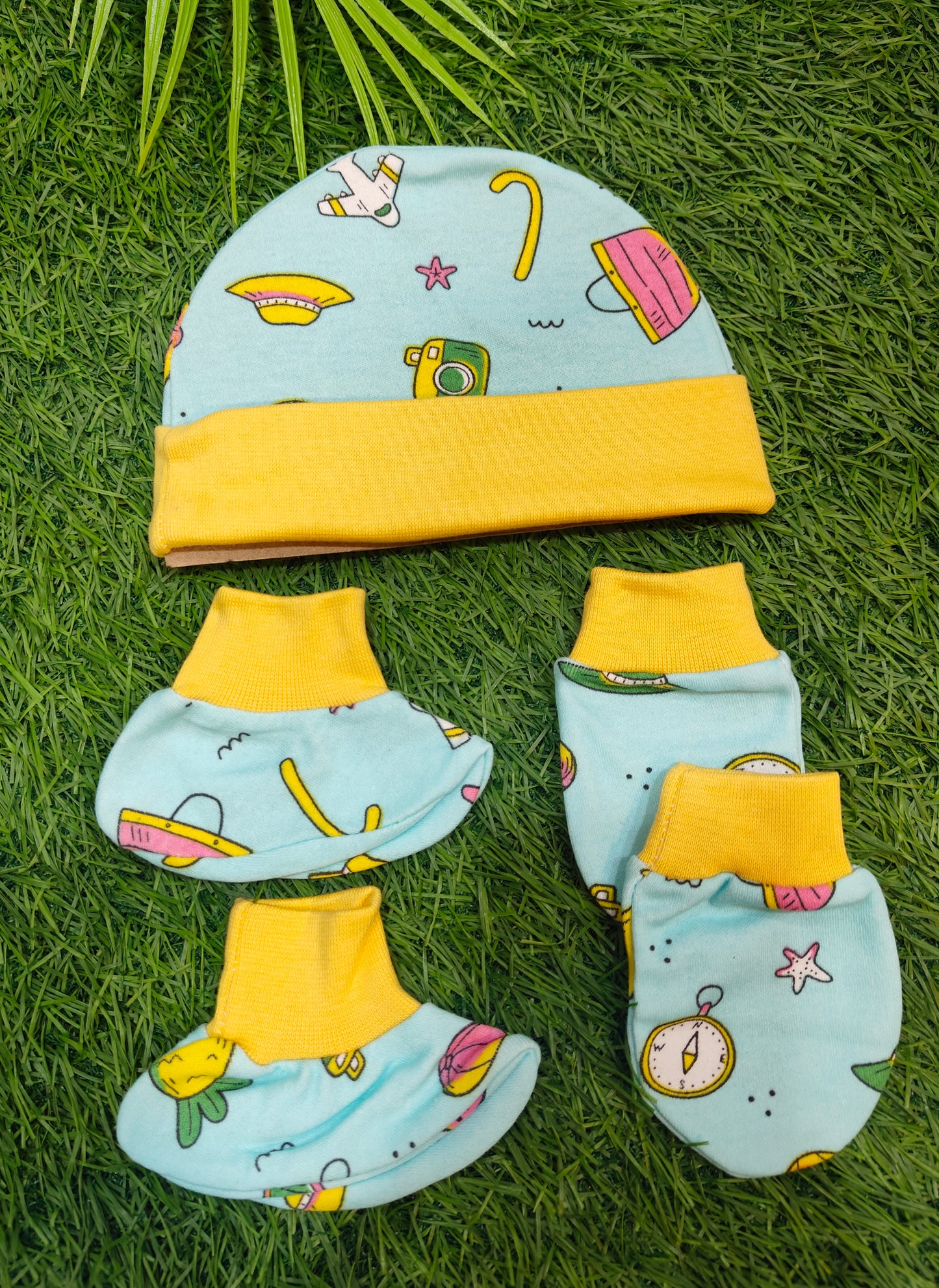 Cute Print Capmitten 3 Pc Set ( Best one dispatched)