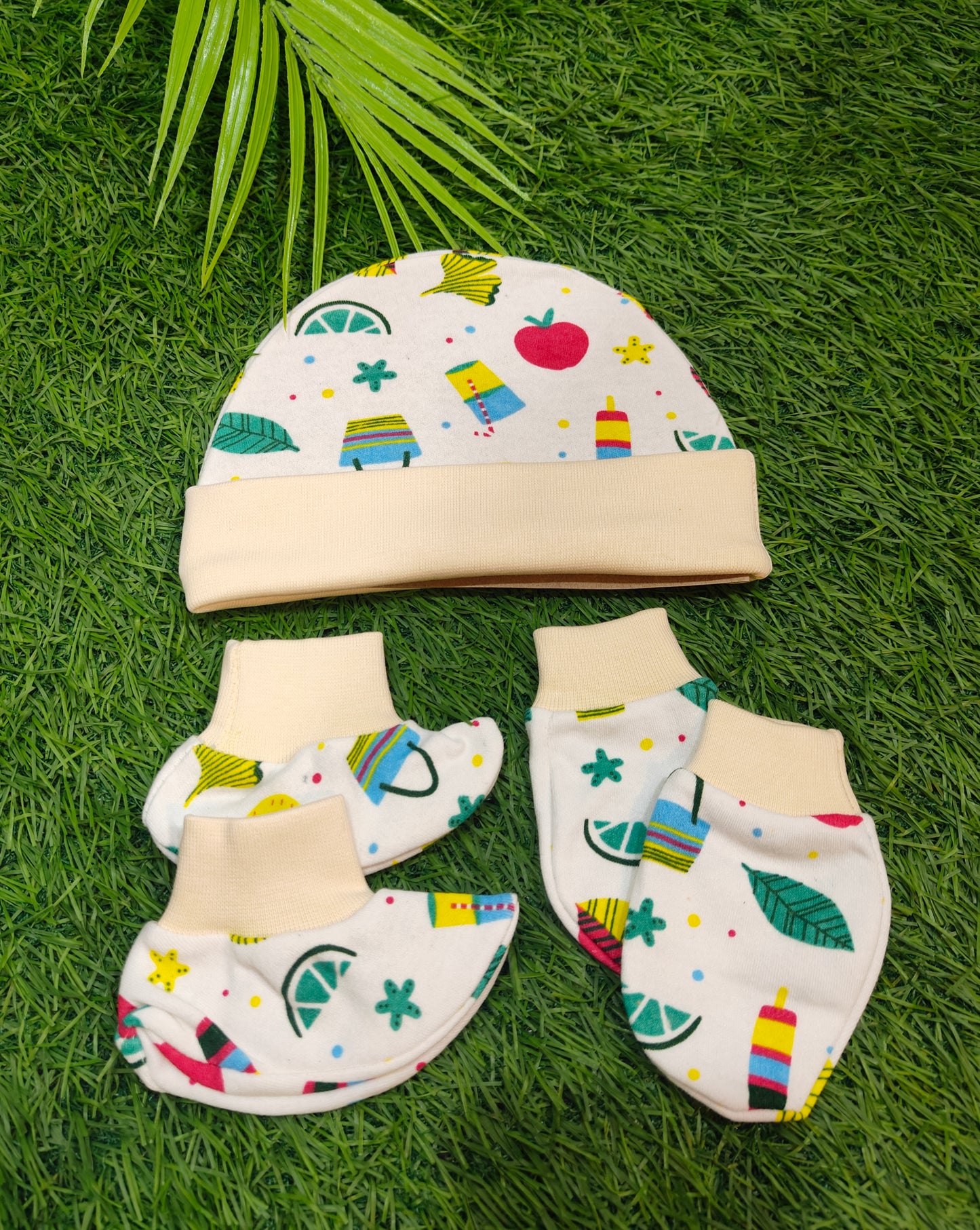Cute Print Capmitten 3 Pc Set ( Best one dispatched)