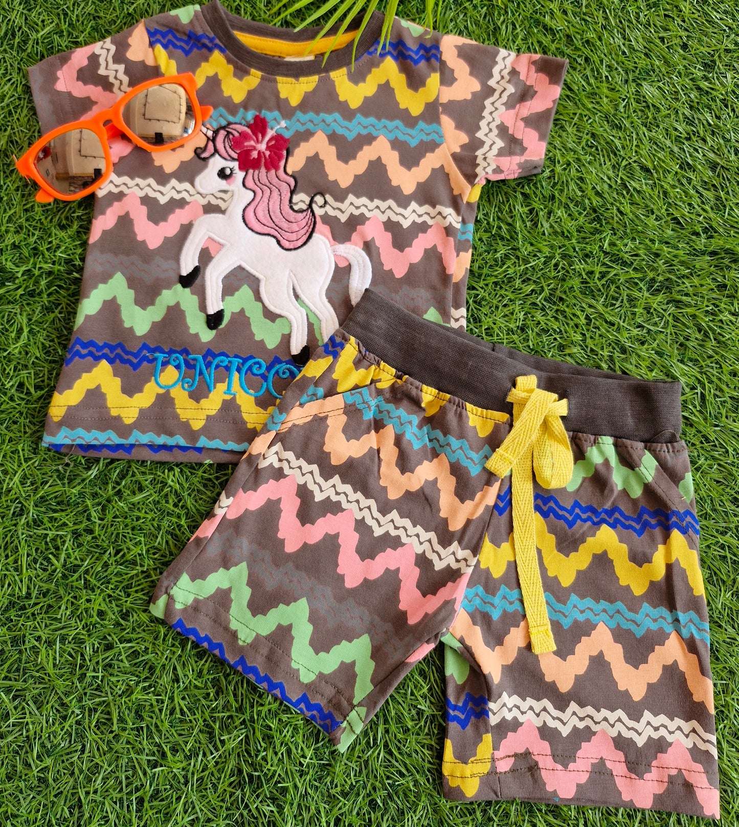 Boys' T-Shirt & Trousers Set - Stylish & Comfortable