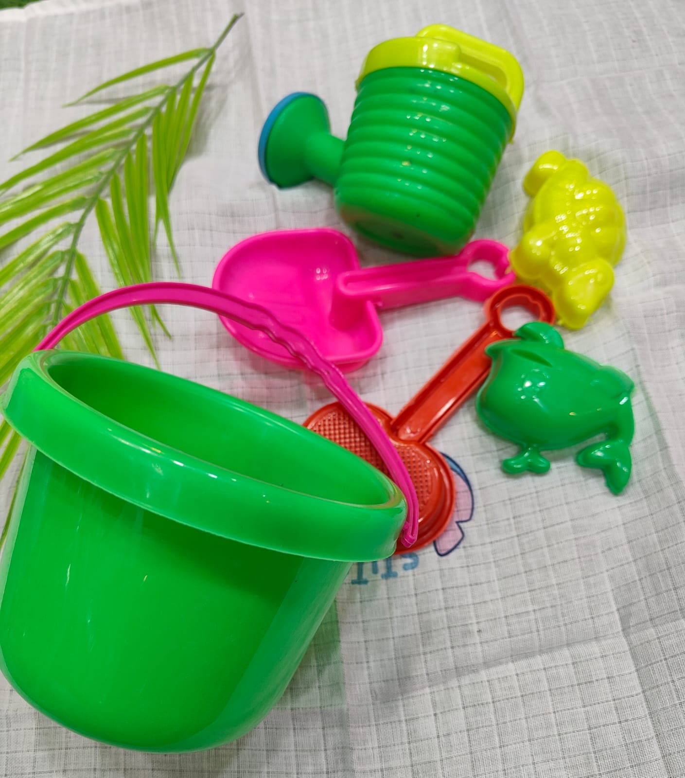 Kids' Beach Sand Toy Set – Bucket, Shovels & Molds for Fun Play"