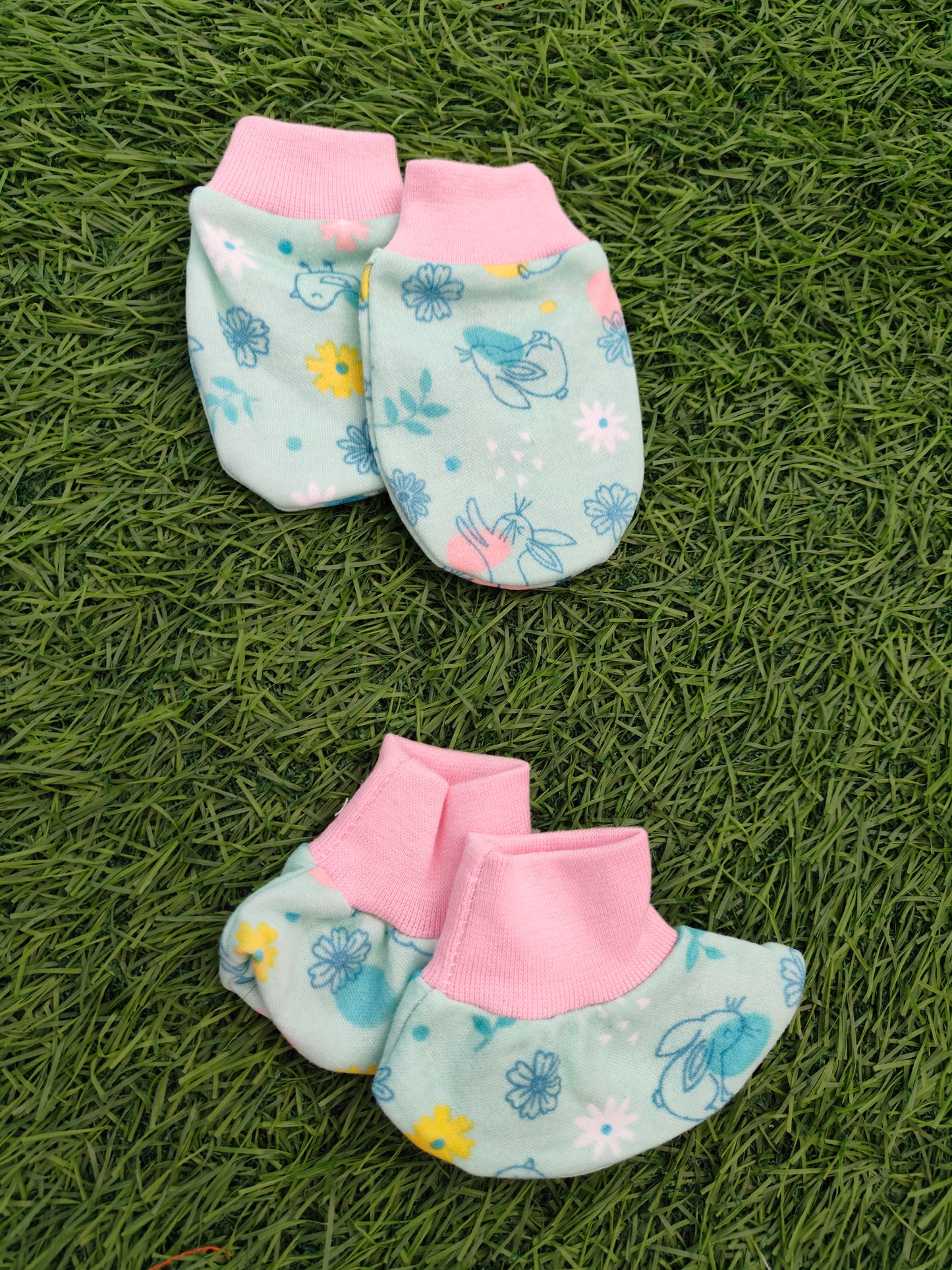 Newborn Baby Socks and Gloves Set (0-3 Months) - Pack of 4 Soft and Stylish Pairs