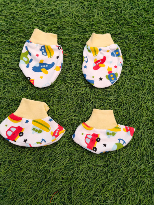 Newborn Baby Socks and Gloves Set (0-3 Months) - Pack of 4 Soft and Stylish Pairs