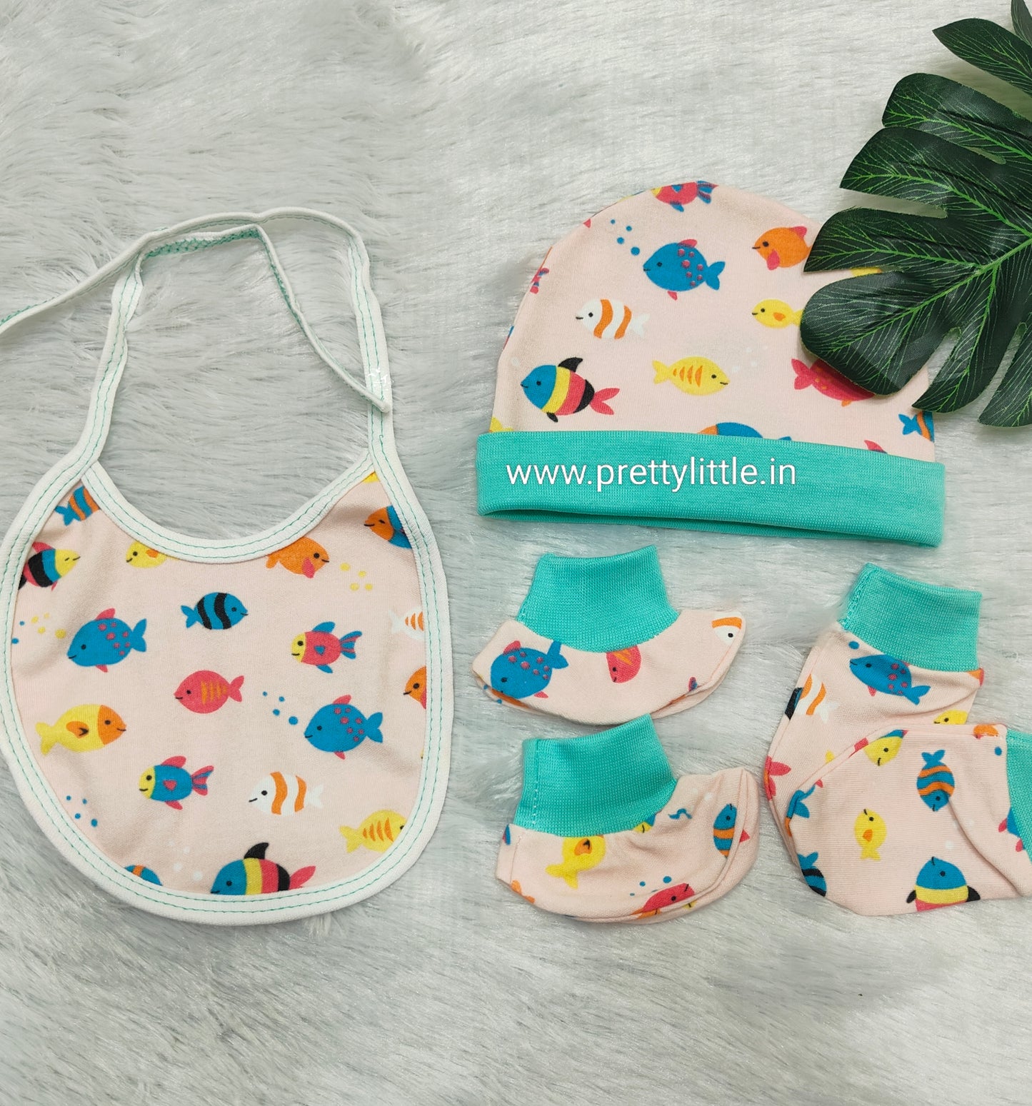 Cap mitten Bib 4Pc Set - Printed (Best one dispatch)