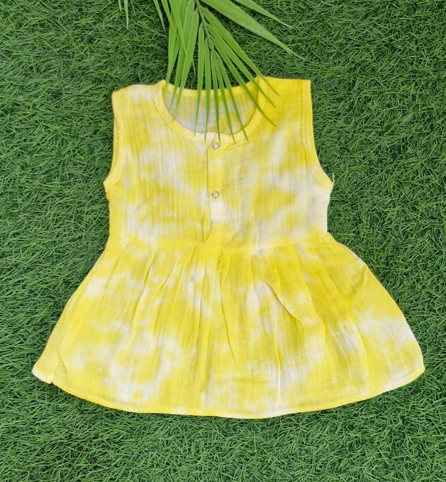 "Soft Muslin Baby Frock – Premium Tie-Dye Design (0-6 Months)"