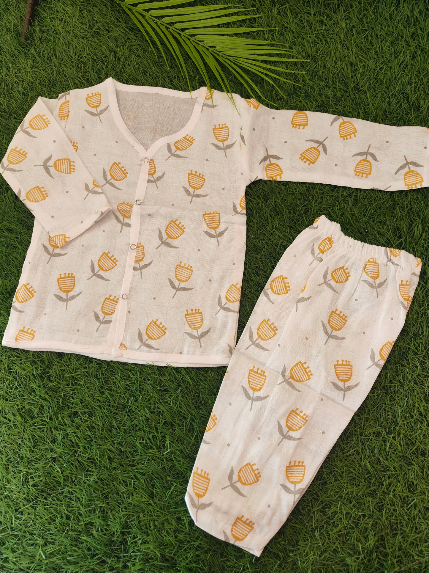 Premium Muslin full hand with pant set (0-1 yr standard size)( best one dispatched)
