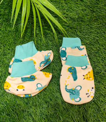 Handgloves &  Sock set - cute print (any one dispatched)