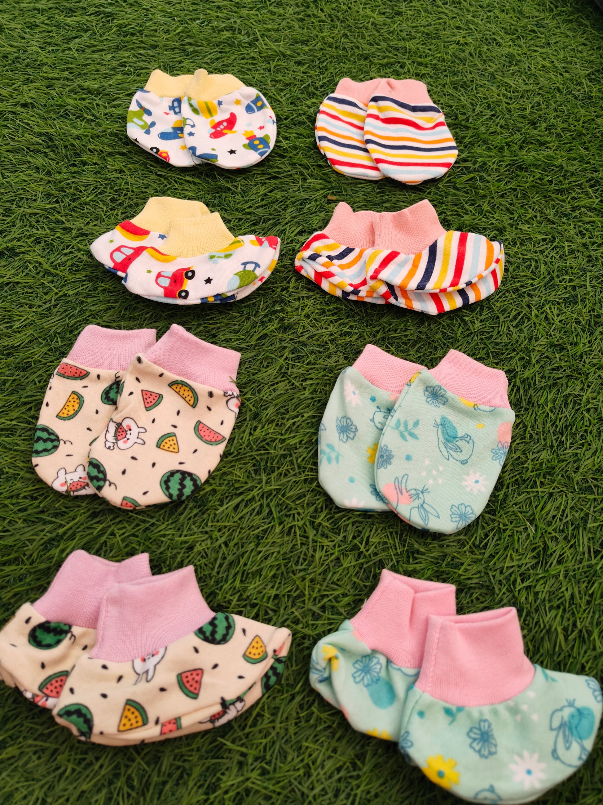 Newborn Baby Socks and Gloves Set (0-3 Months) Pack of Soft and Stylish Pairs