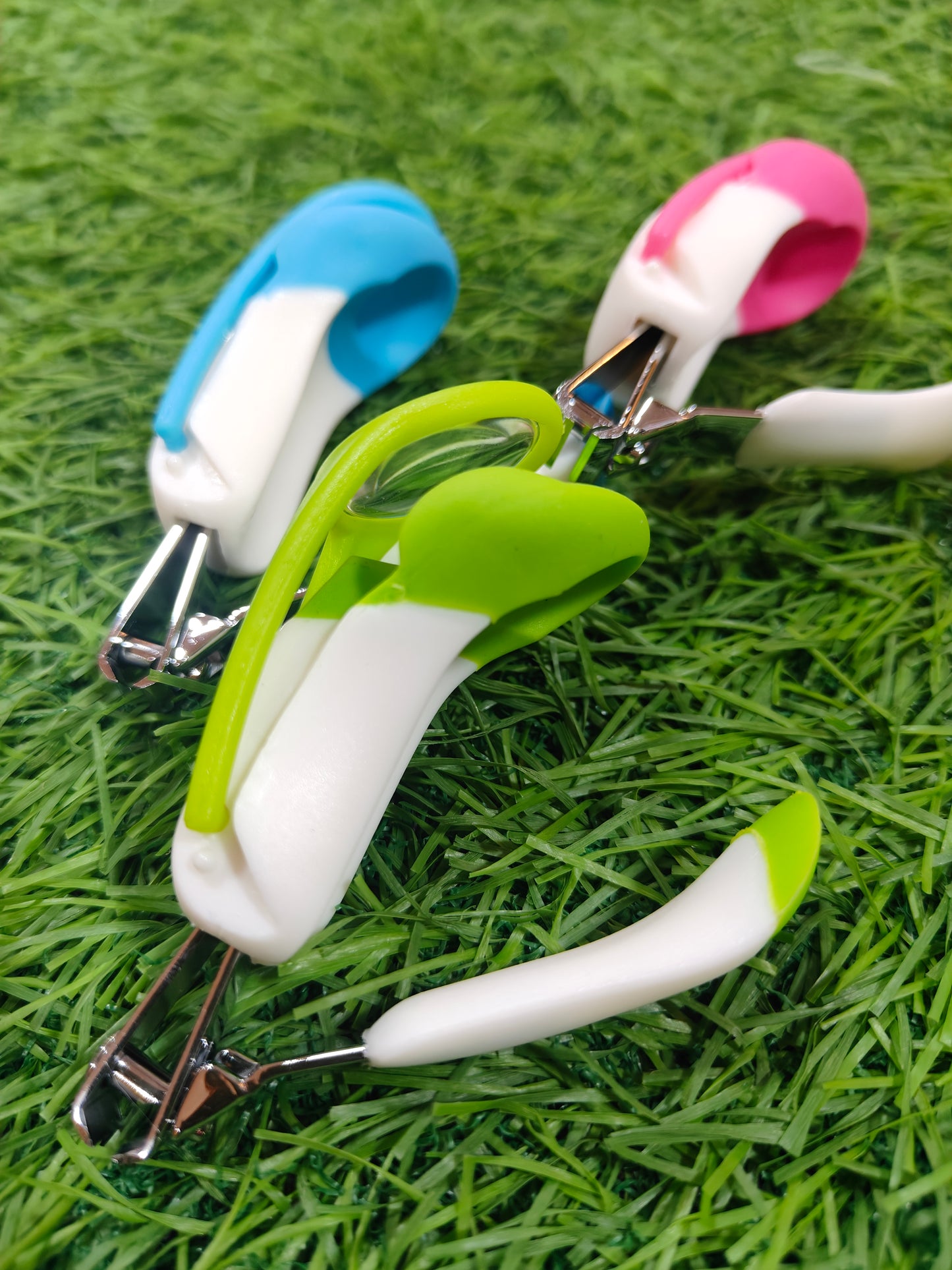 Nailcutter with magnifying glass