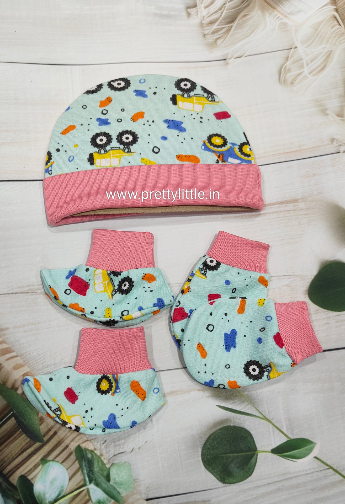 Newborn Baby Cap mitten Set (0-3 Months) - Pack of 4 Soft and Stylish Pairs